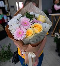 Букет цветов из:  Герберы, Розы и Хризантемы в Усогорске