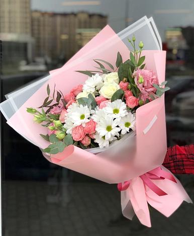 Букет цветов из: Розы, Лизиантусы и Хризантемы в Усогорске